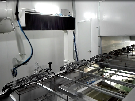 汽車金屬零部件機器人噴涂